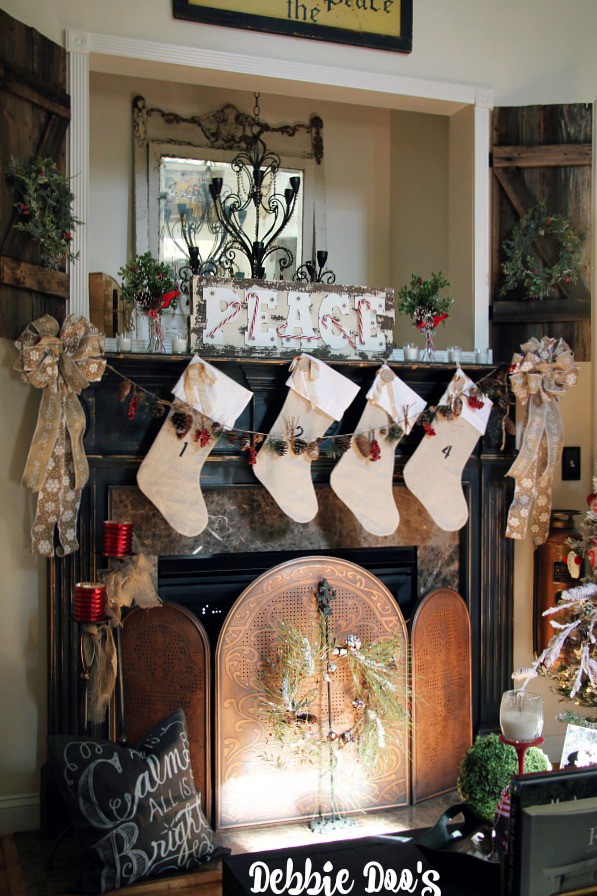 Rustic elegant Christmas mantel Debbiedoos