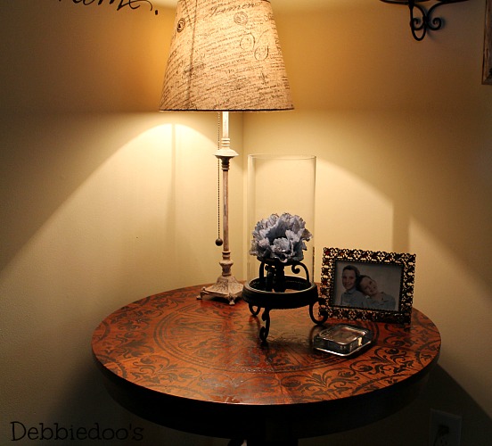 How to stencil a table top! {DIY} Debbiedoos