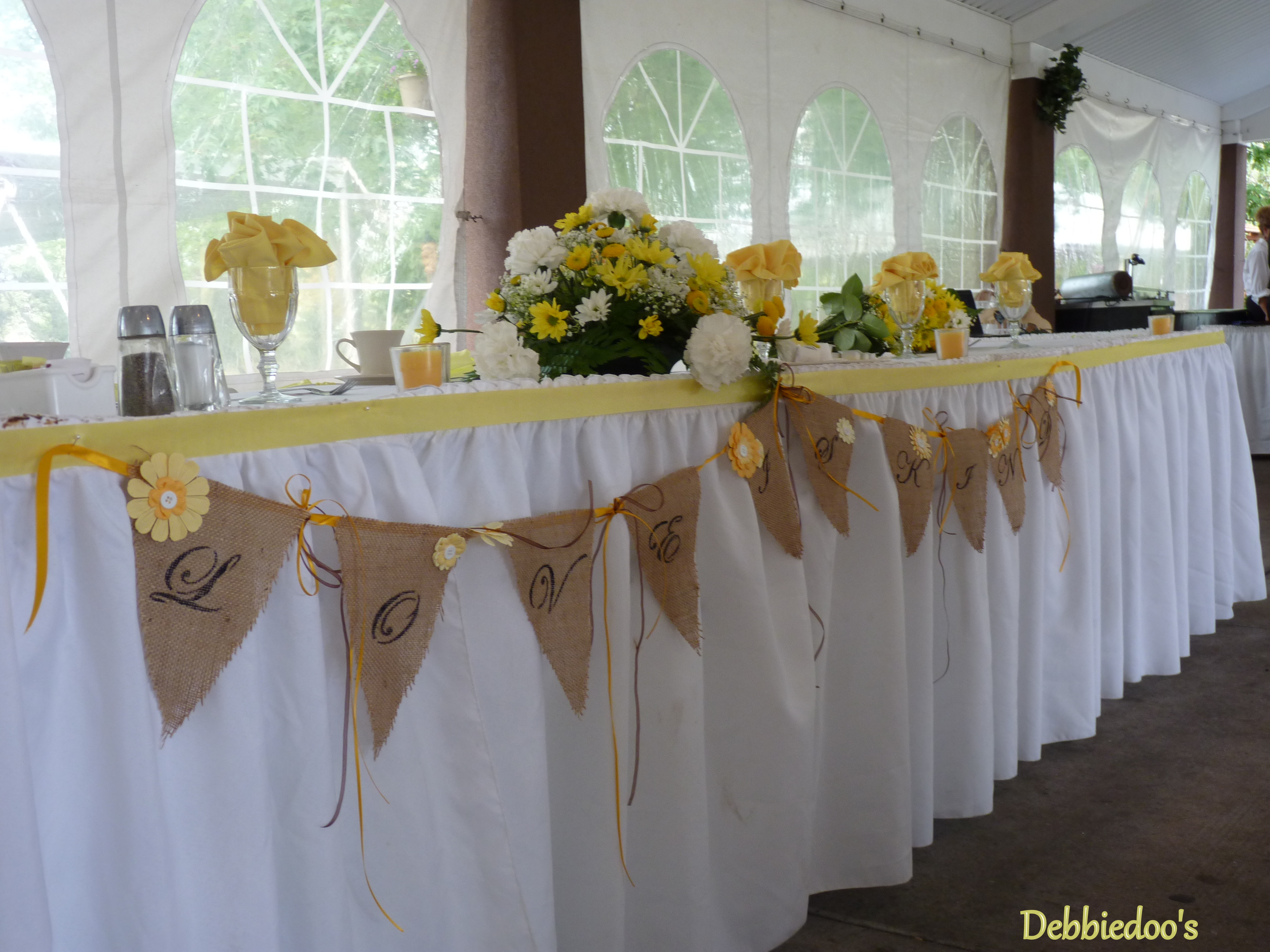A Burlap Wedding Banner Debbiedoo S It Was Perfect