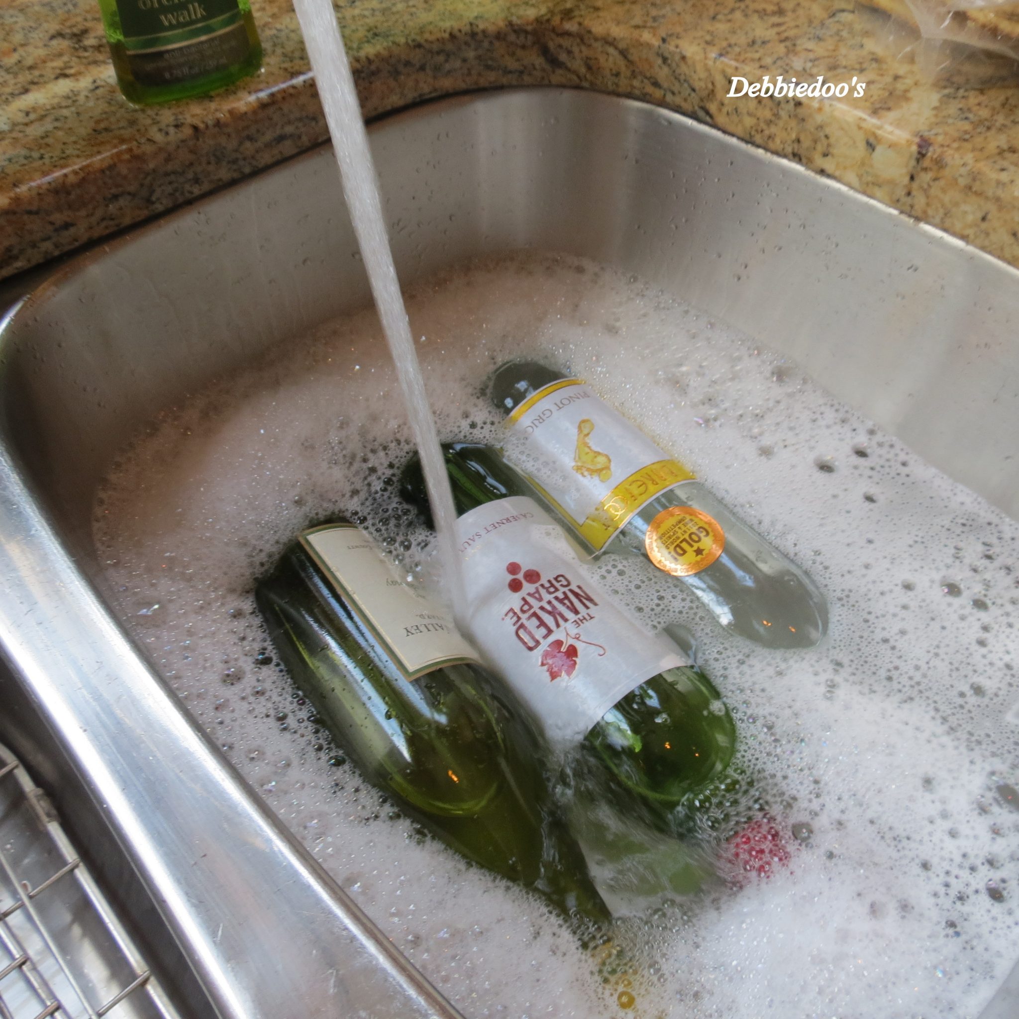 How to remove labels from wine bottles to keep