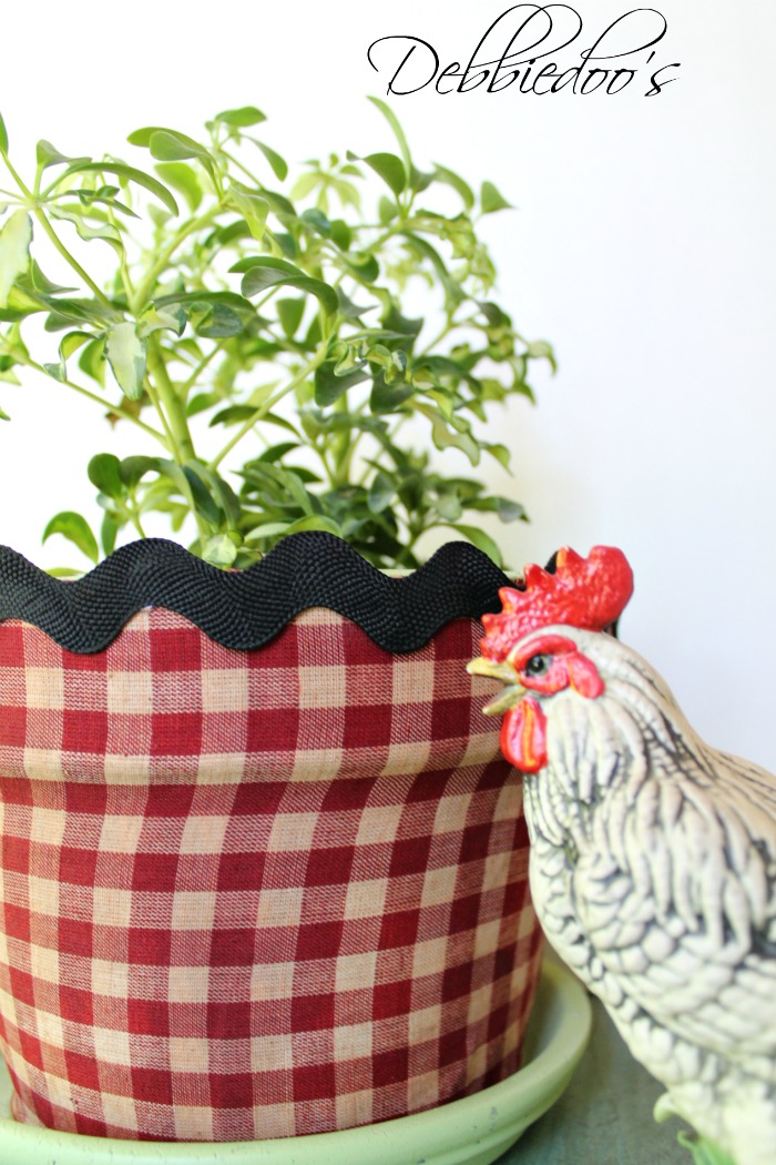 How to mod podge a terra cotta pot with fabric Debbiedoos