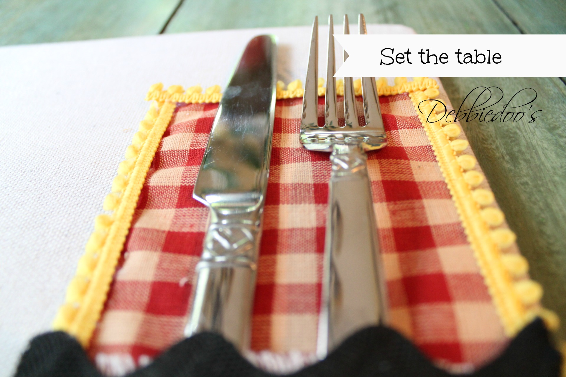 Learn how to make your own placemats Debbiedoos