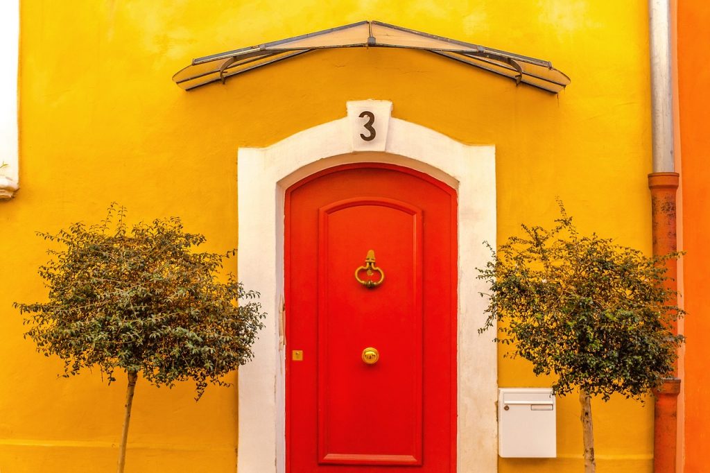 What does having a red door mean debbiedoos