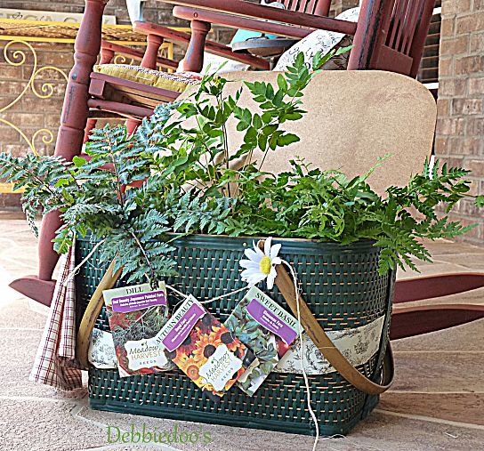 Repurposed vintage picnic basket Debbiedoos
