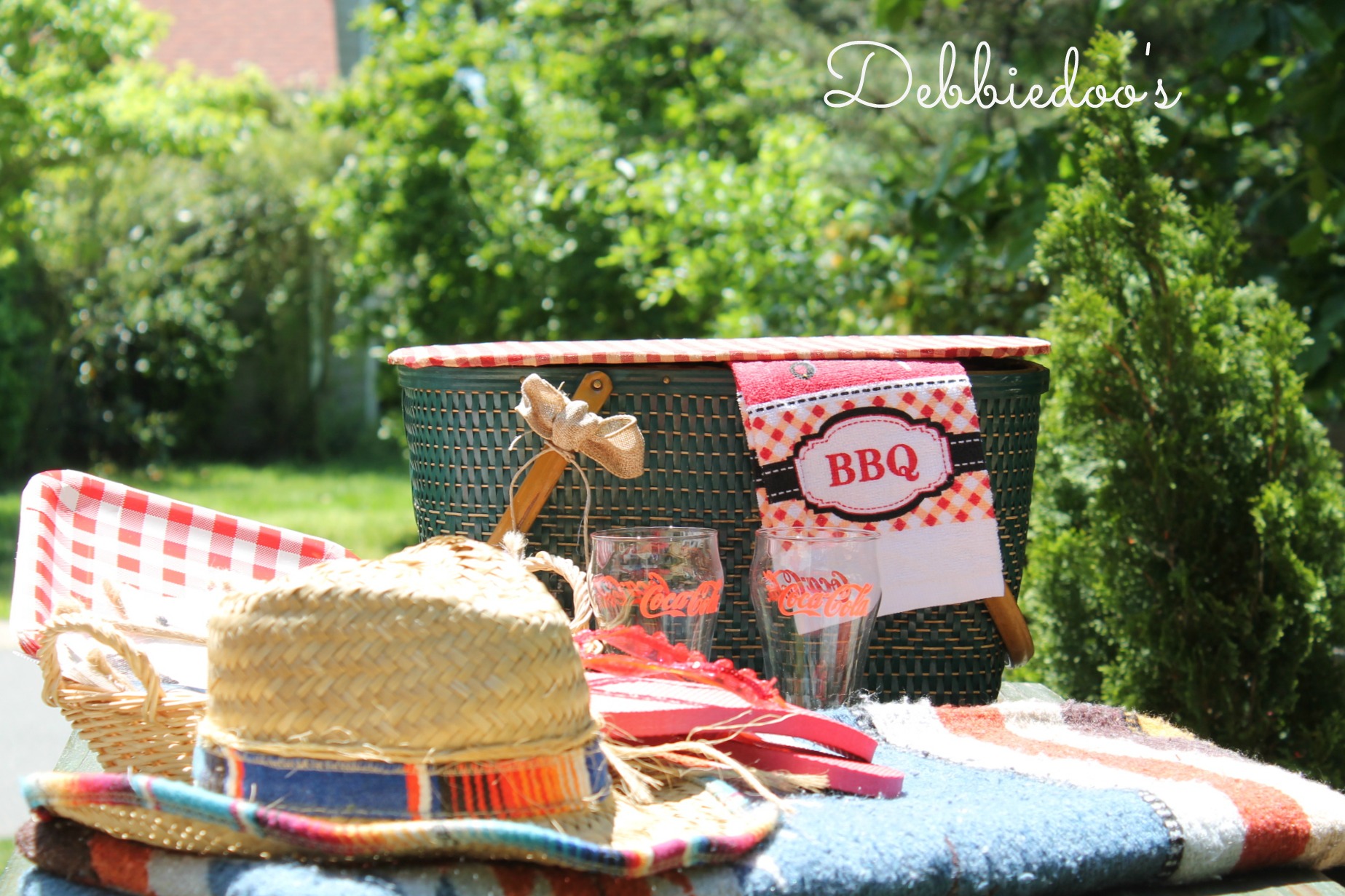 Repurposed vintage picnic basket Debbiedoos