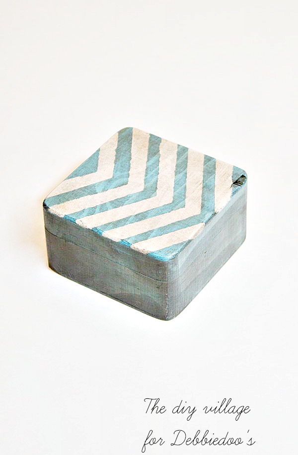 A Dollar tree arrow jewelry box Debbiedoos