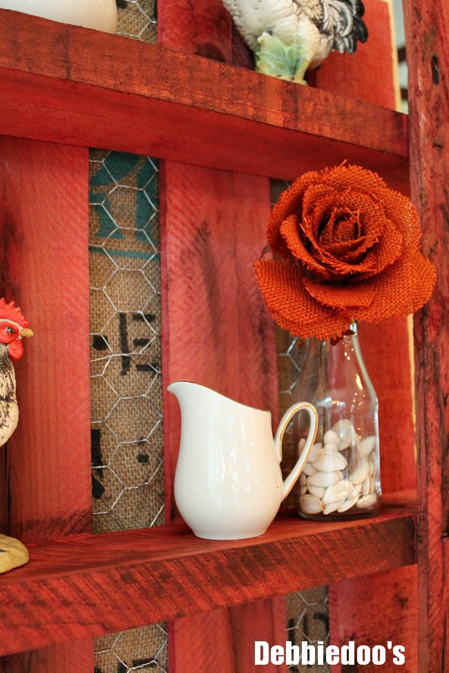 How to make your own diy pallet shelf with burlap and chicken wire