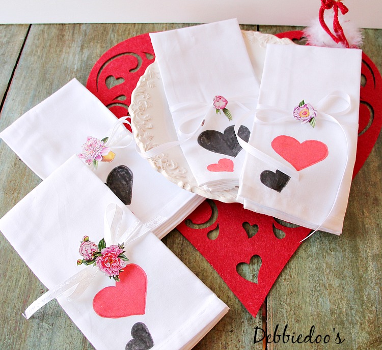 How to make Valentine's napkins Debbiedoos