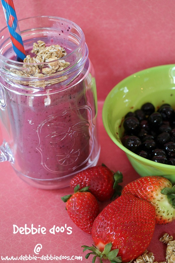 How to make a breakfast smoothie with Carnation Breakfast essentials