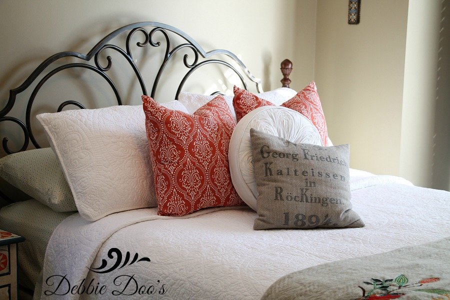 guest bedroom 041