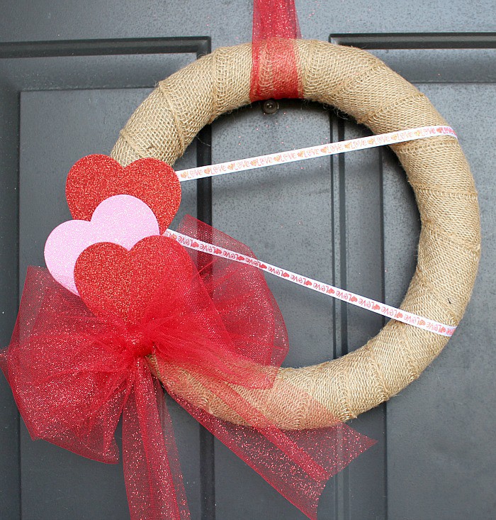 How to make a burlap Valentine wreath