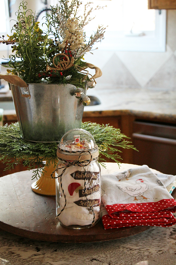 Country rustic Christmas kitchen decorating - Debbiedoos