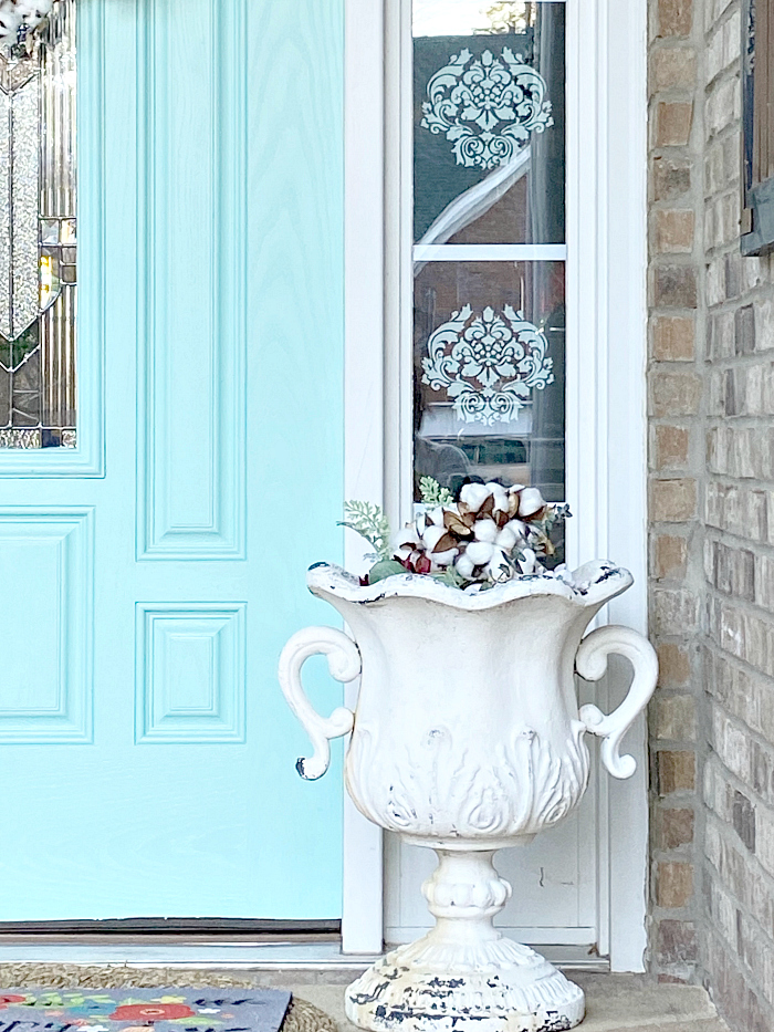 How to decorate the porch for winter