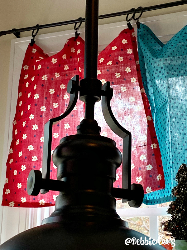 using napkins as curtain valances