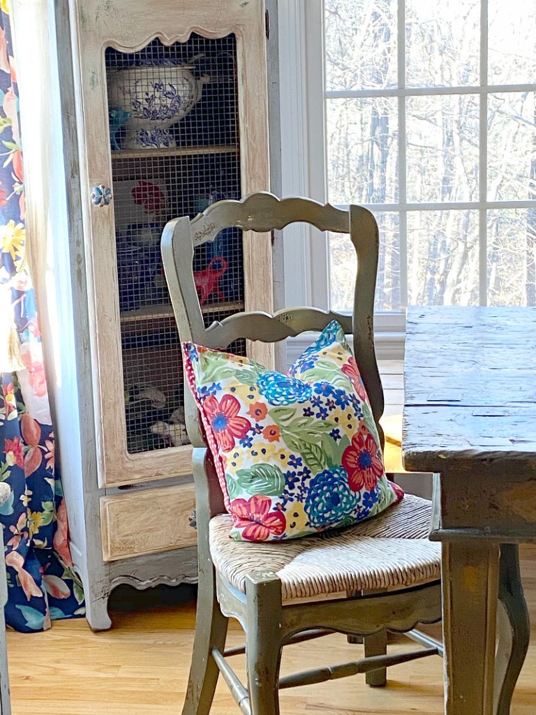 No sew napkin pillow with pioneer woman napkins